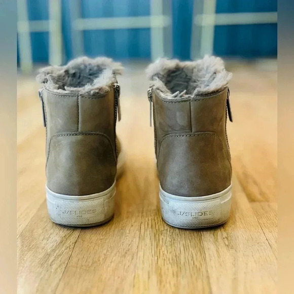 J/SLIDES Poppy Waterproof Faux Fur-Lined Suede Booties, Tan Gray Taupe, Size 7 - Picture 6 of 7